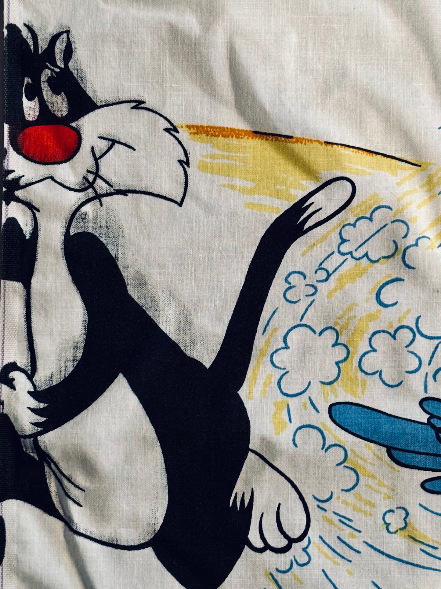 VTG 1977 Warner Bros. Inc Looney Tunes Flat Sheet Size: TWIN