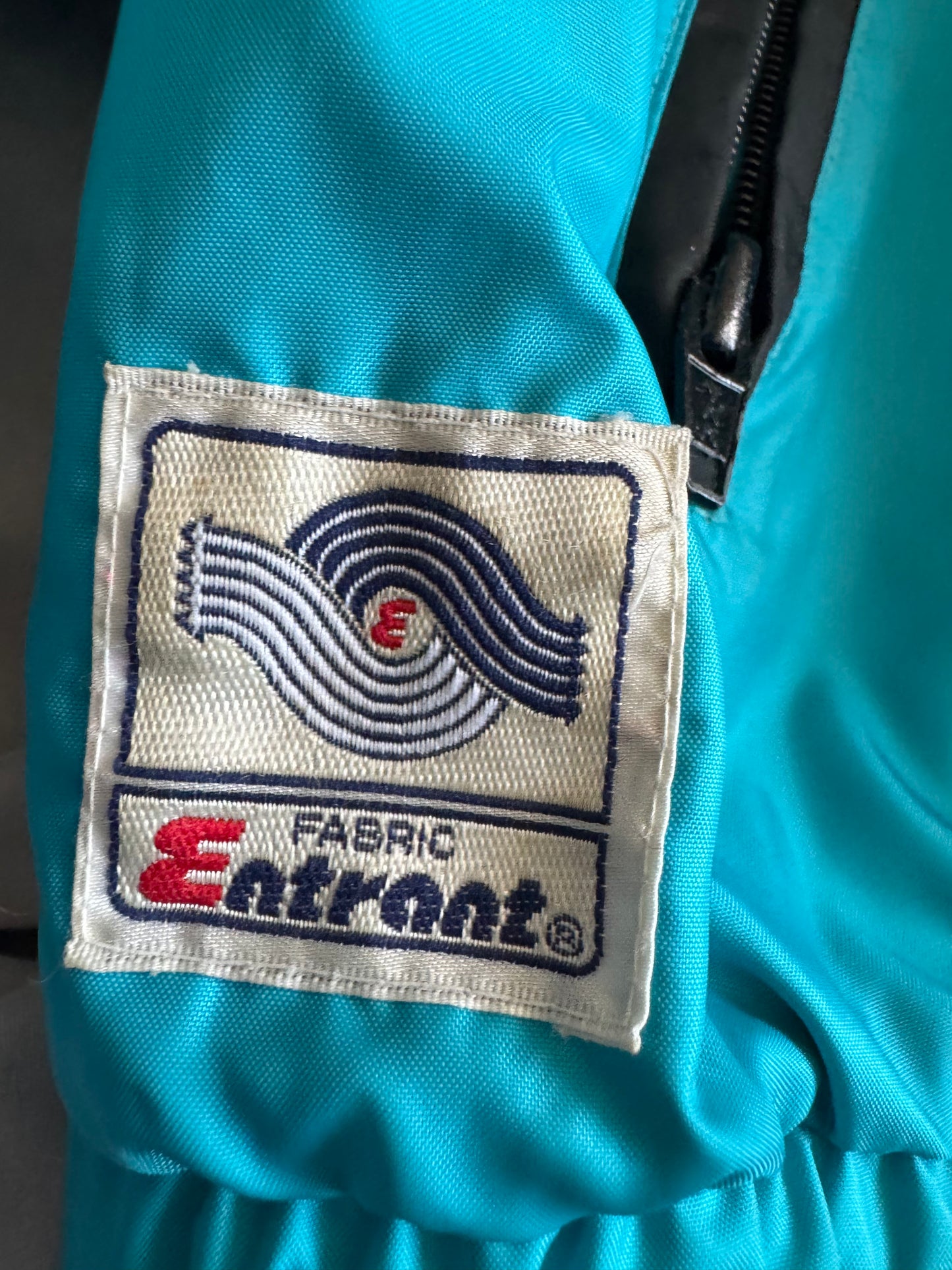 VTG Schneider Fabric Entrant Lightweight Ski Jacket w Hood Colorblock Size: 50