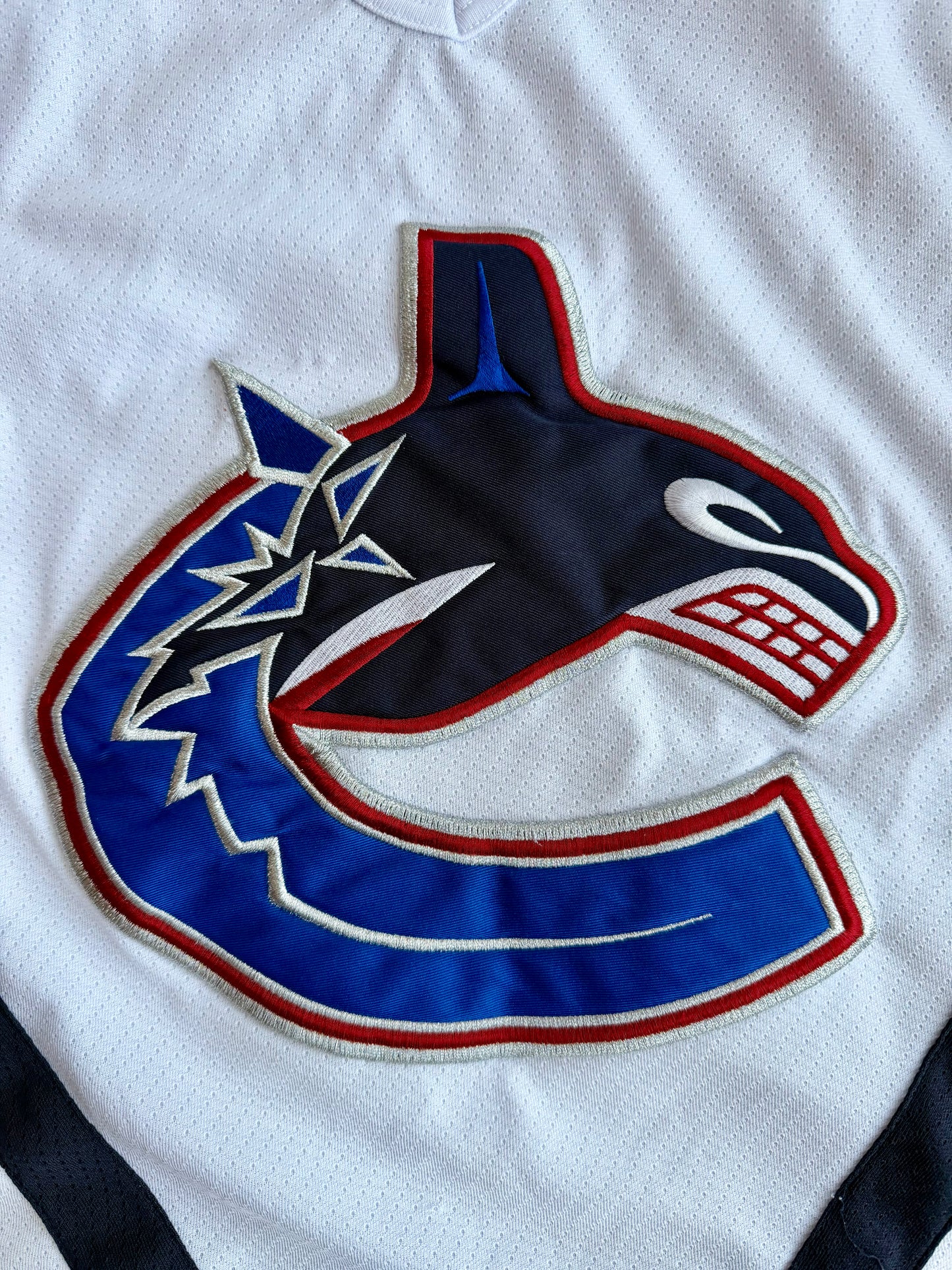VTG Vancouver Canucks NHL CCM Hockey Jersey Youth Size: S/M
