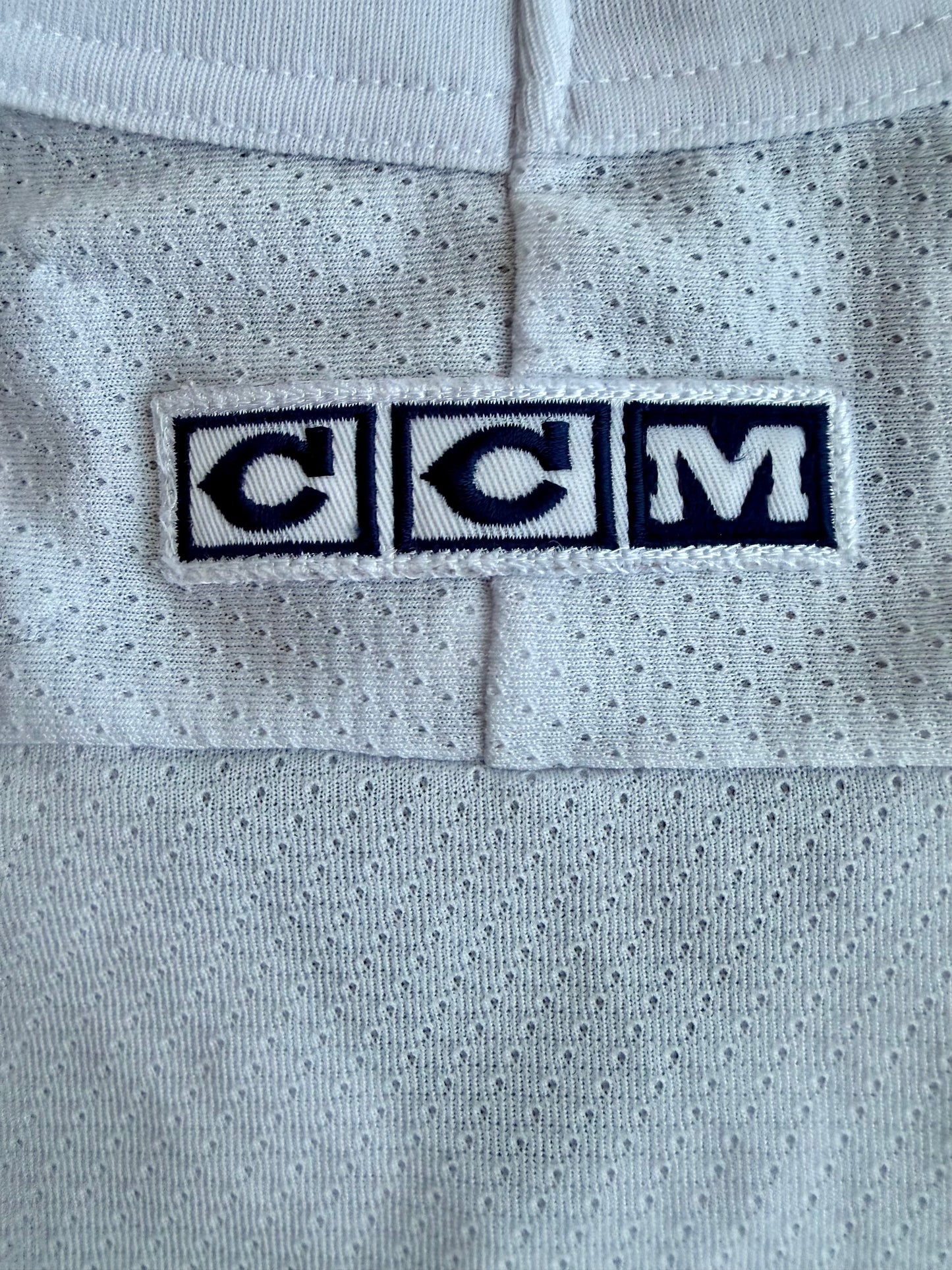 VTG Vancouver Canucks NHL CCM Hockey Jersey Youth Size: S/M