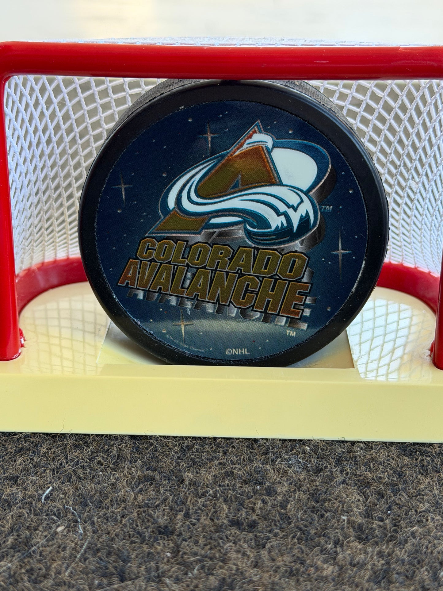 VTG 1997 Fotoball Colorado Avalanche NHL Hockey Puck Mini Net Goal Display Stand