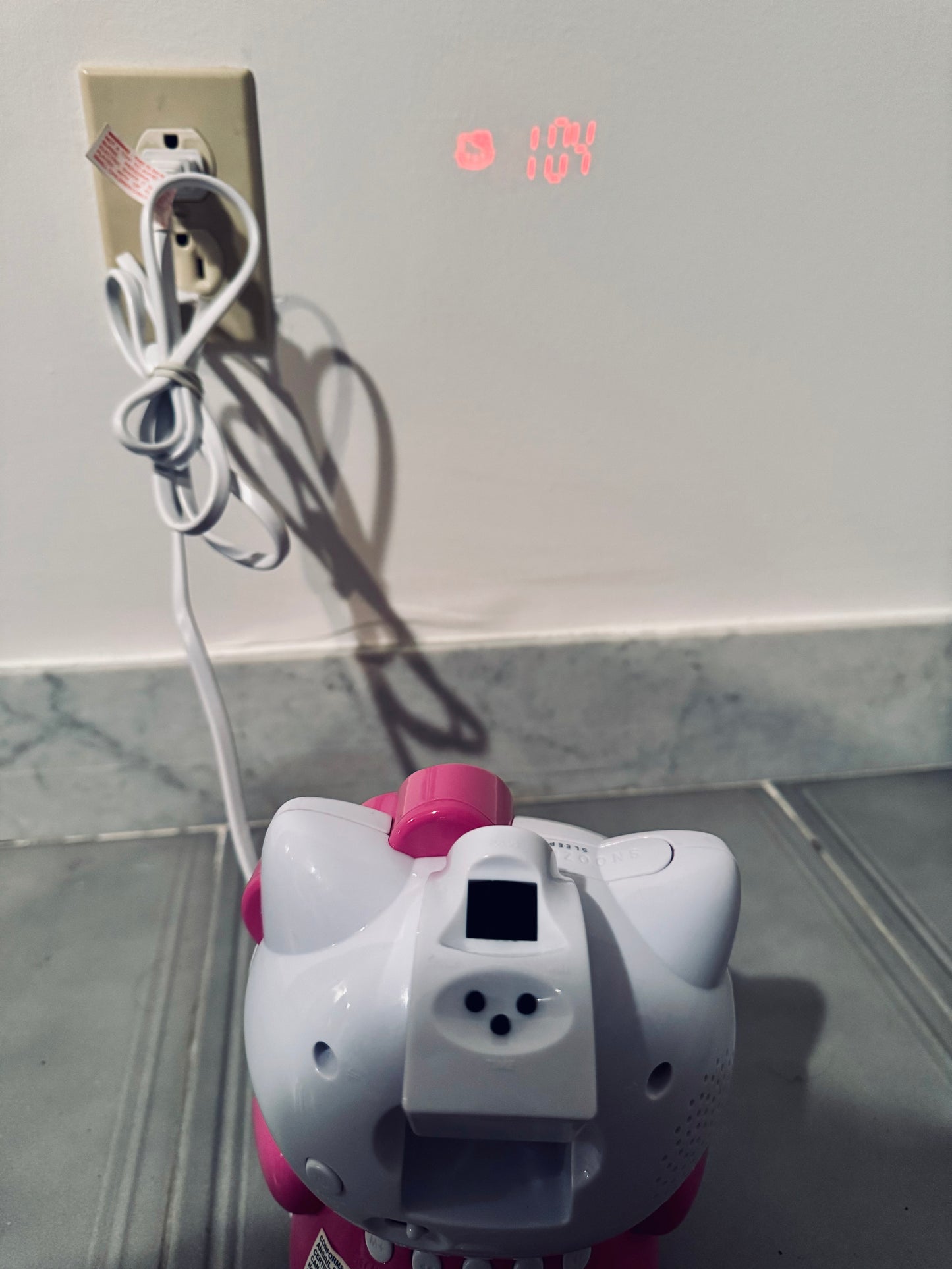 Hello Kitty Digital AM/FM Projection Alarm Clock Radio 2012 - KT2064