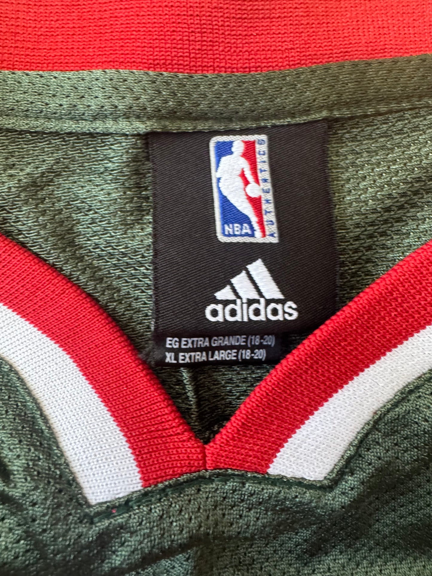 VTG Milwaukee Bucks #22 Michael Redd Adidas Youth Jersey Size: XL (18-20)