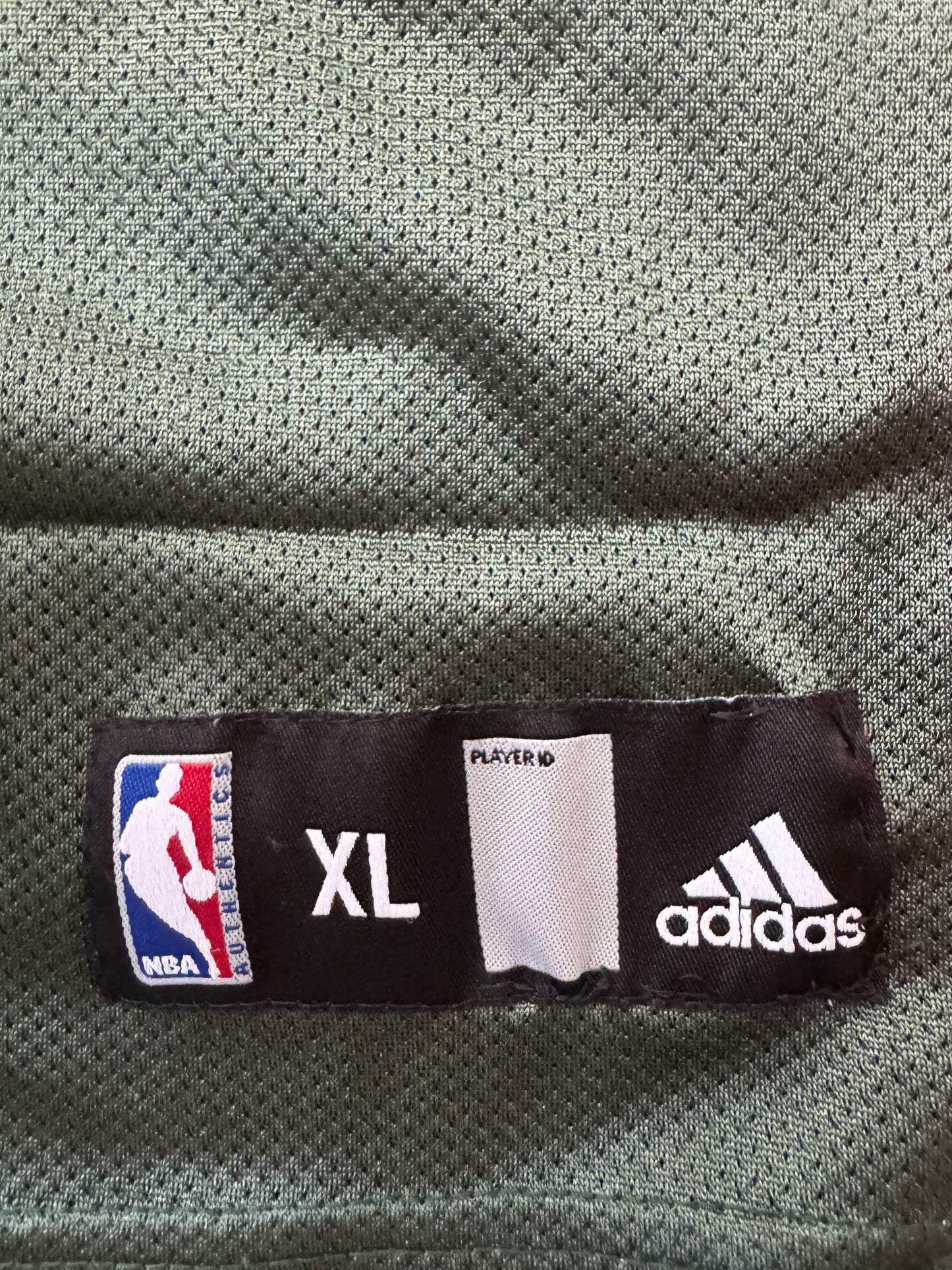 VTG Milwaukee Bucks #22 Michael Redd Adidas Youth Jersey Size: XL (18-20)