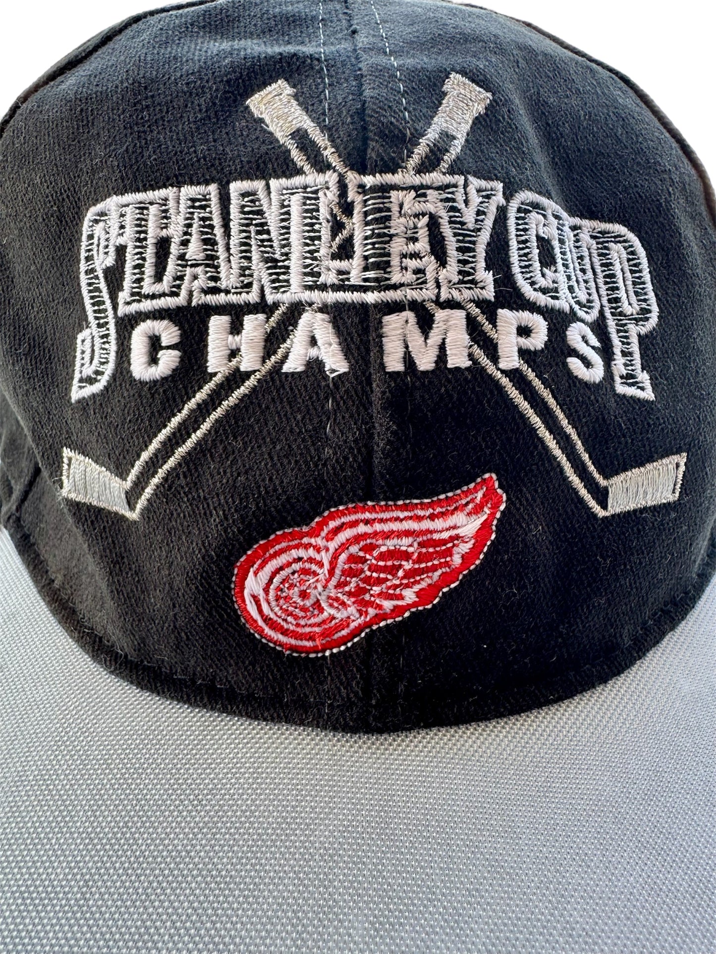 VTG Detroit Red Wings 1998 Stanley Cup Champs NHL Starter Adjustable Hat Cap