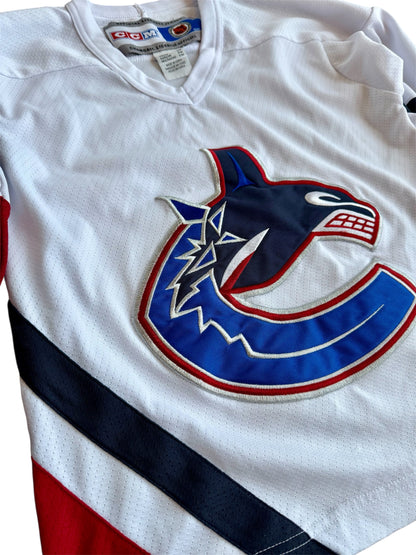 VTG Vancouver Canucks NHL CCM Hockey Jersey Youth Size: S/M