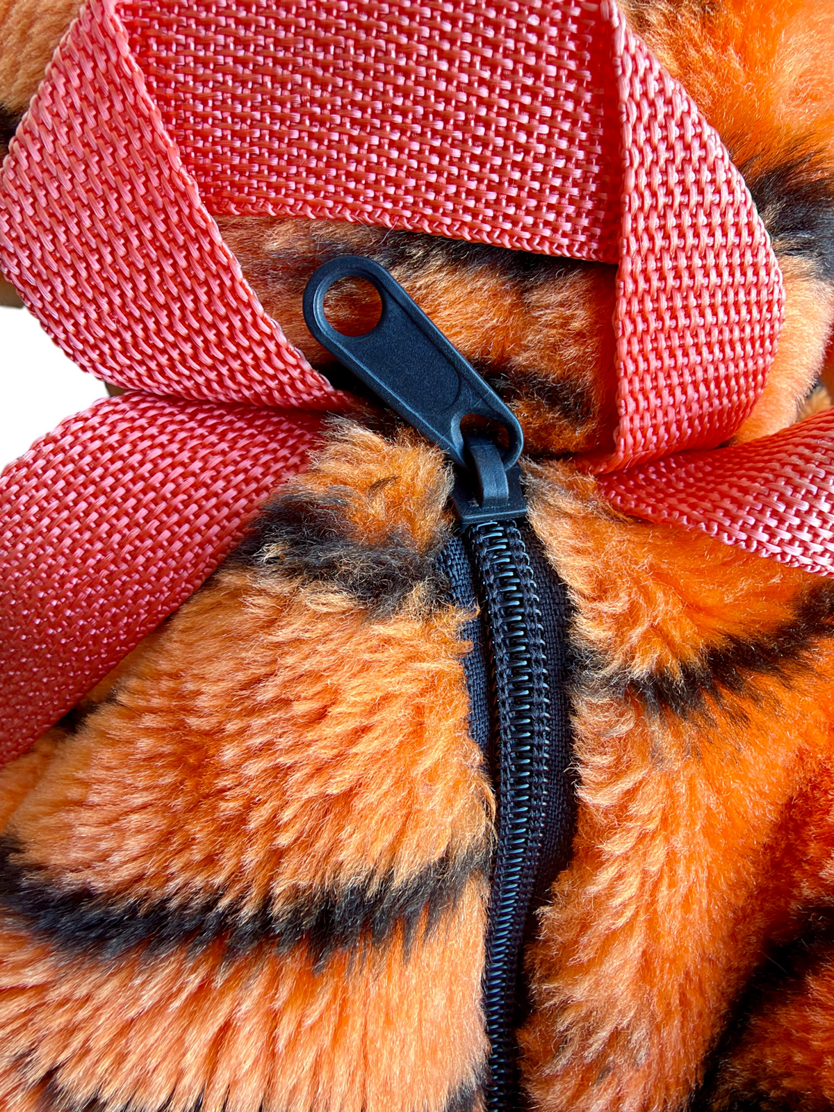 VTG ‘90s Disney Tigger Winnie the Pooh Plush Zipper Backpack